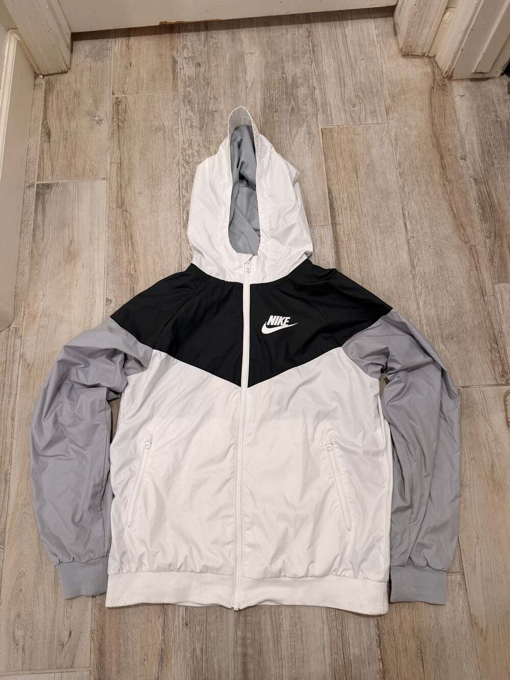 Vintage Nike Windrunner Jacket Windbreaker Nylon Gray Black White youth XL